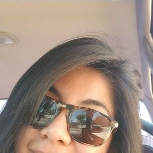 Meet your Posher, Dina